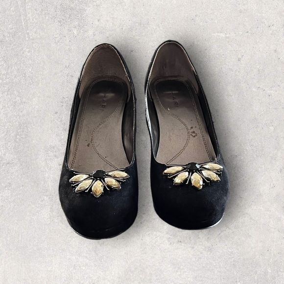 Tahari Women's Black 3” Lina Suede Leather Jewel Accent Cap Toe Heels Size 6.5M - Picture 1 of 10